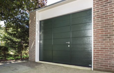 Openslaande garagedeuren op maat bij Van Ewijk Zonwering in Lelystad Dronten Swifterbant en Almere 7