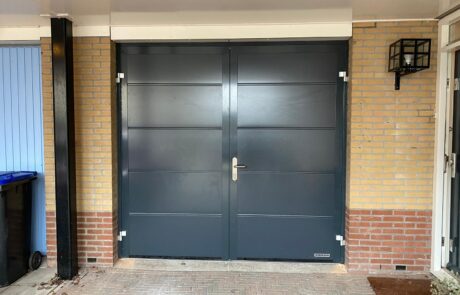 Openslaande garagedeuren op maat bij Van Ewijk Zonwering in Lelystad Dronten Swifterbant en Almere 8