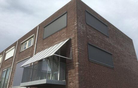 Uitvalschermen balkon op maat bij Van Ewijk Zonwering in Lelystad Dronten Swifterbant en Almere